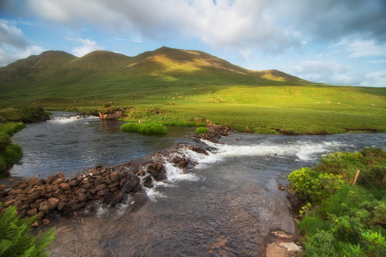 Wild Atlantic Hostel Лийнан Екстериор снимка
