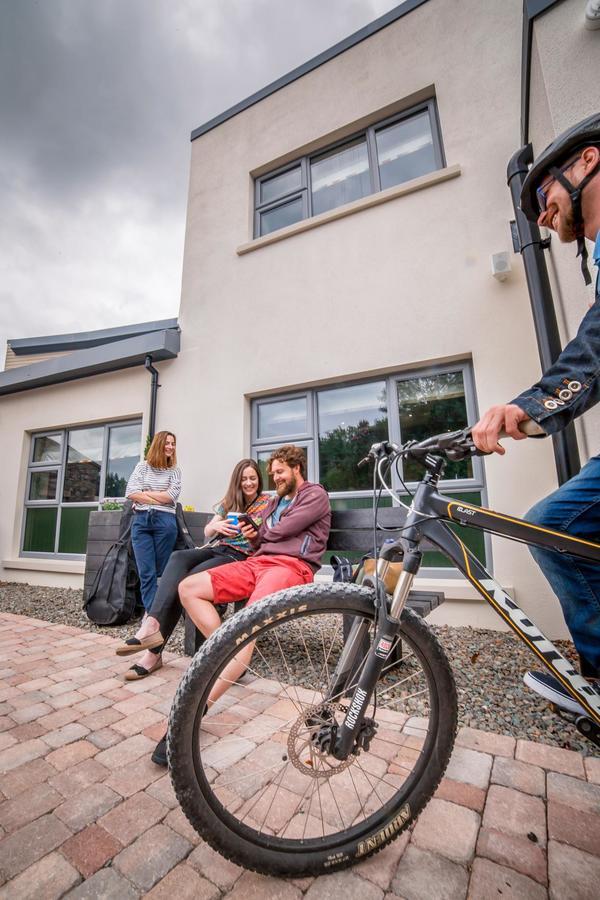Wild Atlantic Hostel Лийнан Екстериор снимка